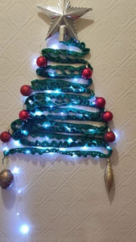 Wall Mounted Christmas Tree Pattern