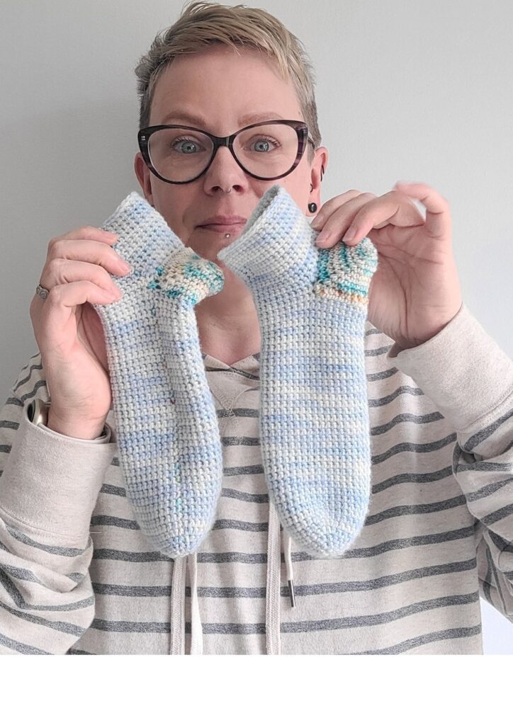 Crochet Reversible socks free pattern