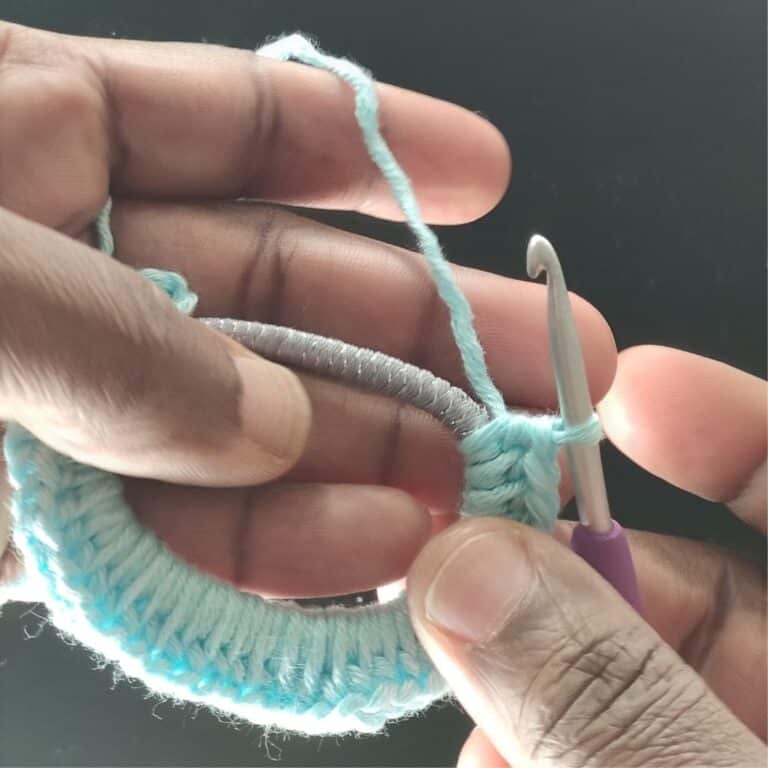 How to crochet around an elastic band