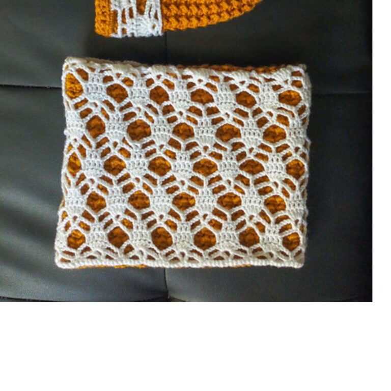 Crochet double sides cowl pattern