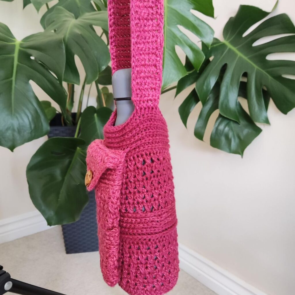 Crochet water bottle holder with pouch