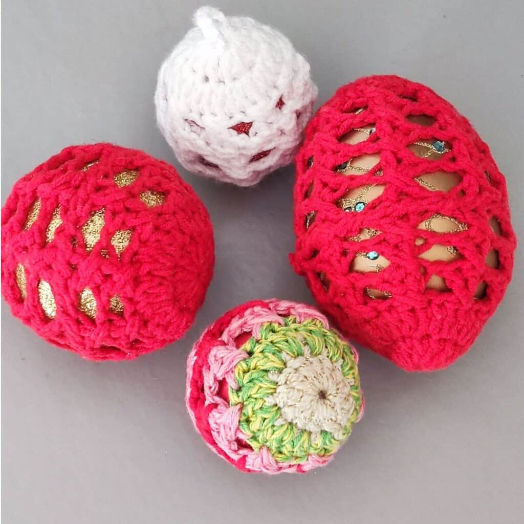 Easy crochet Christmas Bauble free pattern