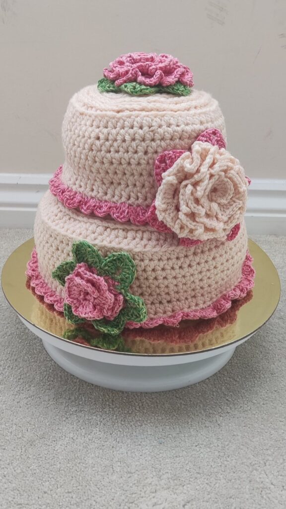 Make your own beautiful croche tcake usign this easy to follow free pattern
