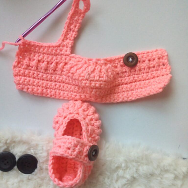 Newborn Crochet baby booties pattern - Fosbas Designs