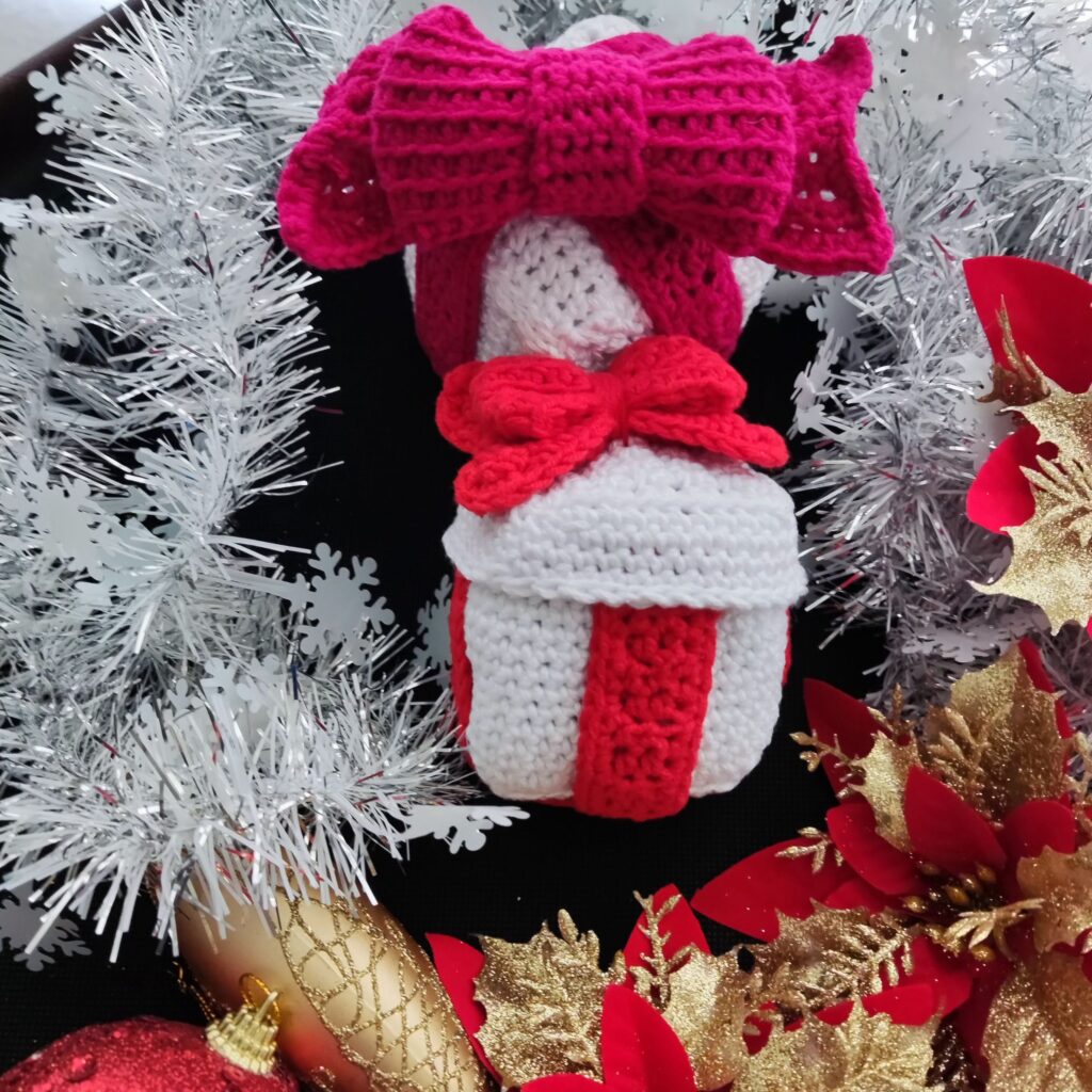 Crochet Gift box free pattern - Christmas present box