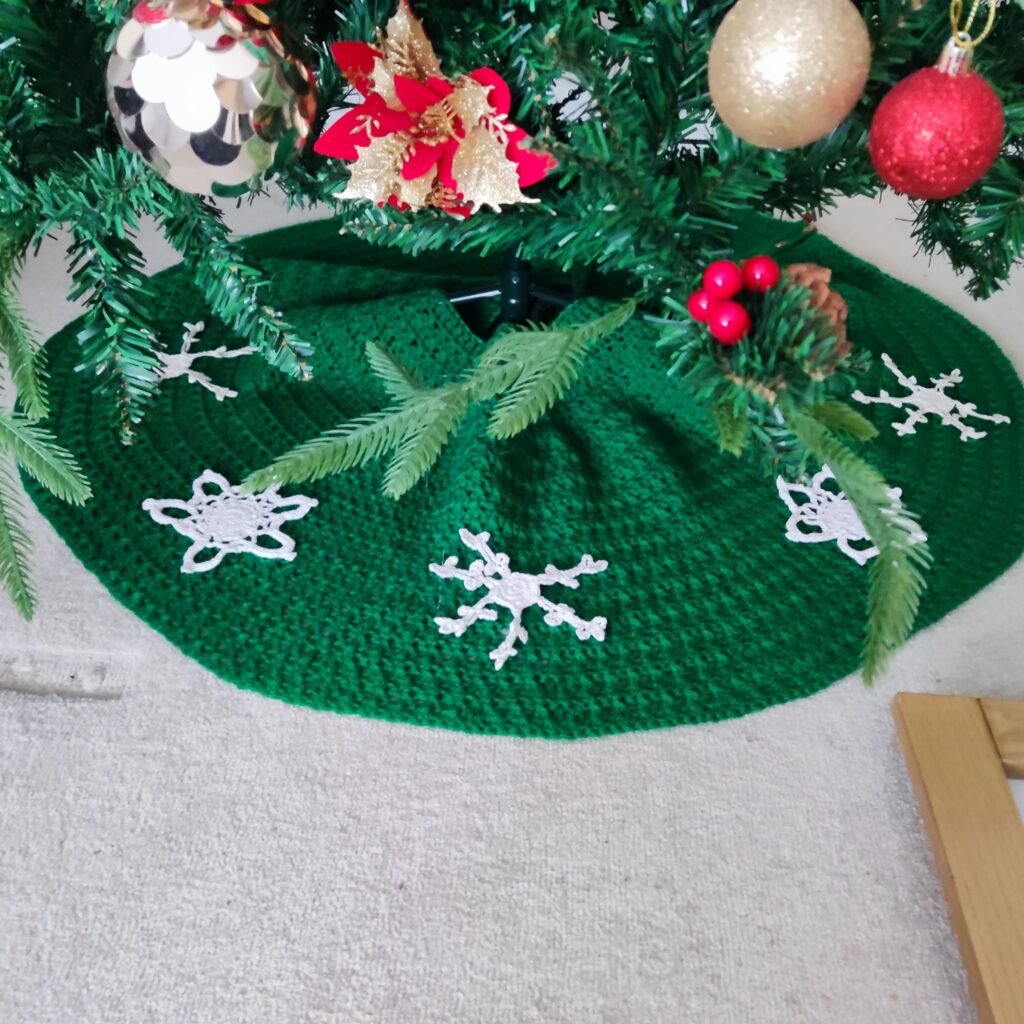 Crochet Christmas Skirt free ppatern