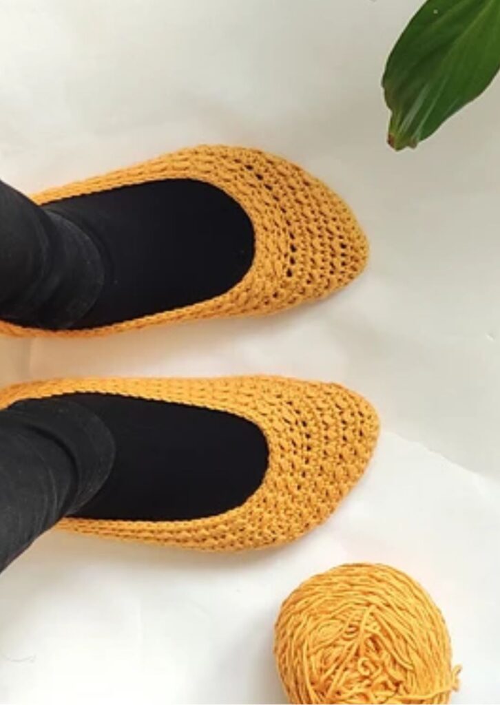 Easy crochet adult slippers free pattern