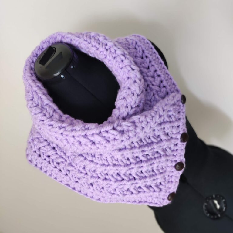 Quick and easy crochet cowl scarf pattern