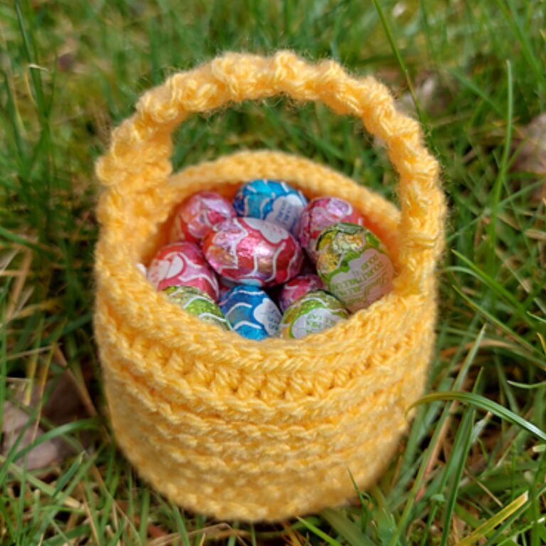 Mini crochet Easter basket pattern Fosbas Designs