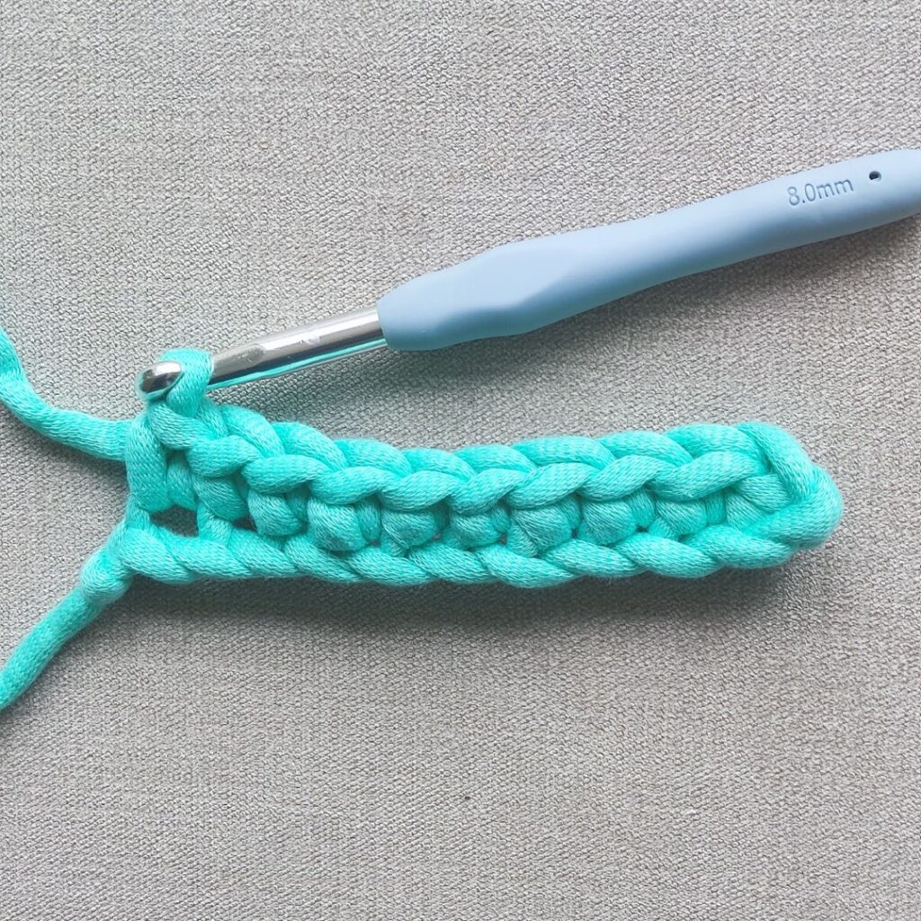 How to make the single crochet stitch tutorial