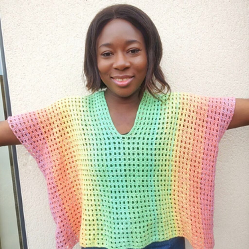 Crochet V-neck top free pattern in multiple sizes