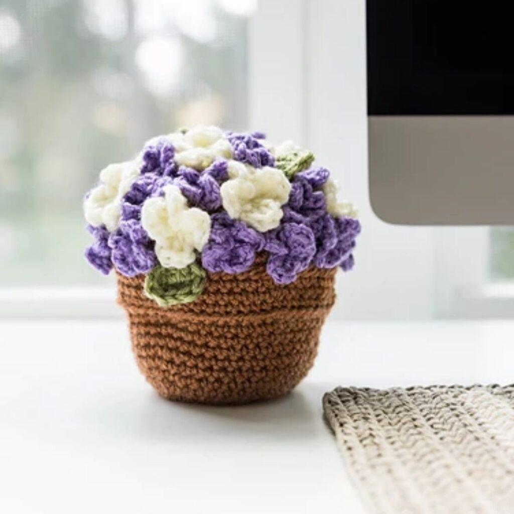 Crochet flower bouquet - Free pattern with 26 amazing projects 