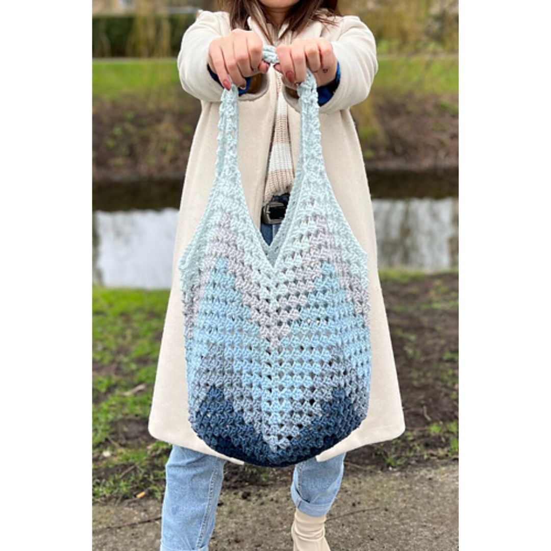 does any have a pattern for this or could tell me what stitches to use? the  link on pinterest just takes me to a youtube video with pictures of other  purses. :