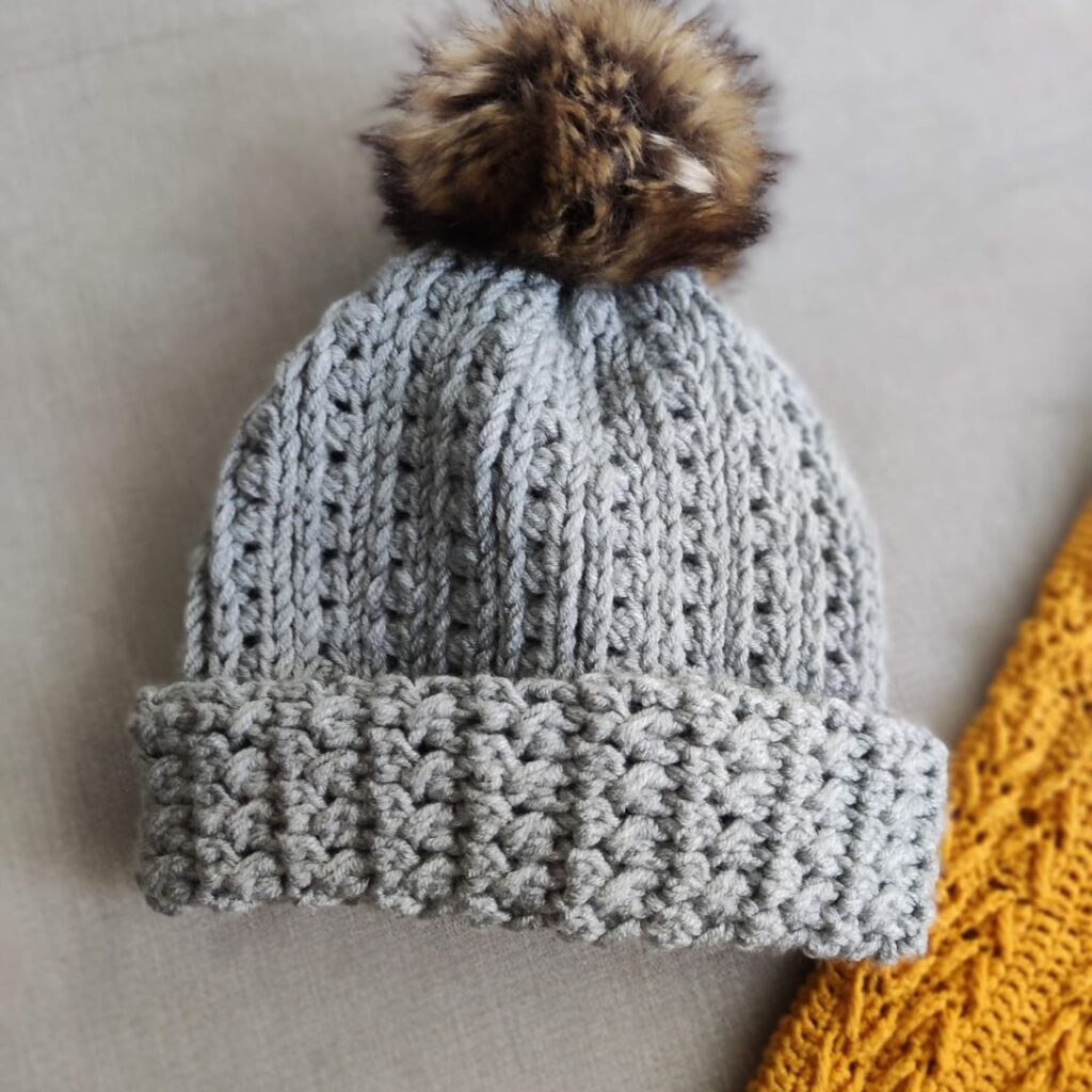 Easy Crochet Slouchy Beanie free Pattern. Available in 4 different sizes and super easy to customize.