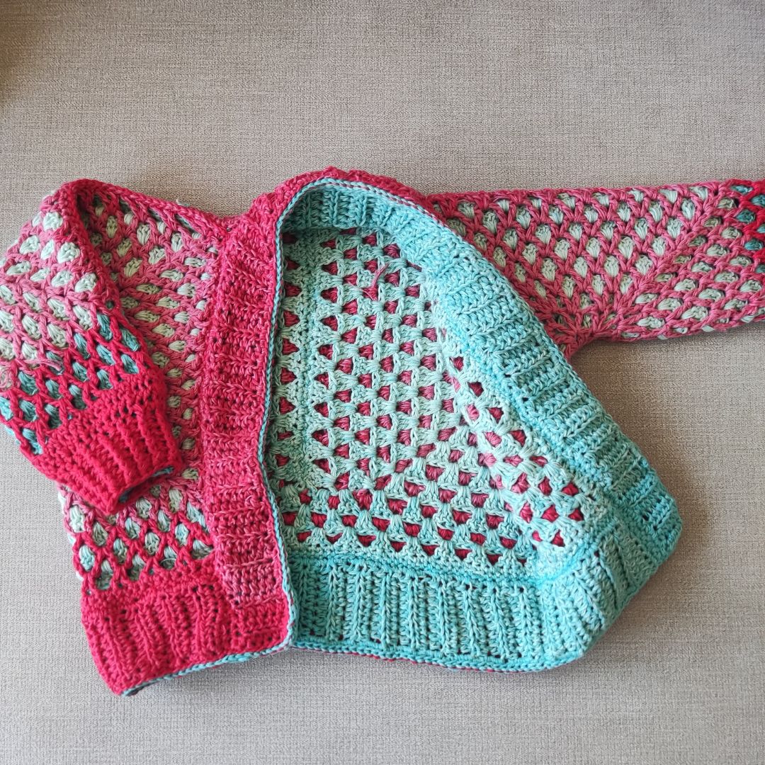 Easy crochet granny stitch - reversible stitch. One sweater, two different sides.