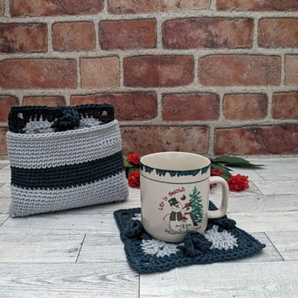 Easy crochet coaster and pouch free pattern