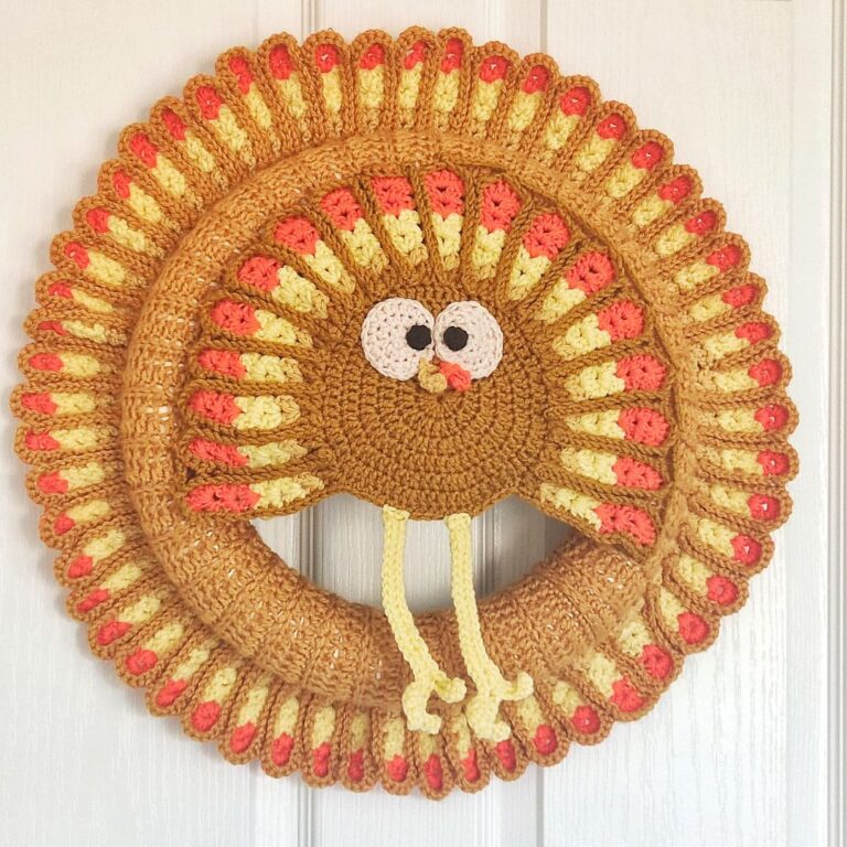 Easy Holiday Crochet Wreath Free Pattern