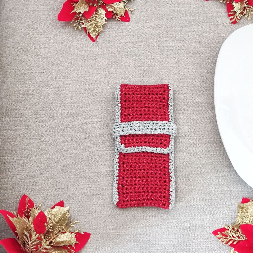 Fun and easy Crochet Christmas Cutlery Holder Pattern Free