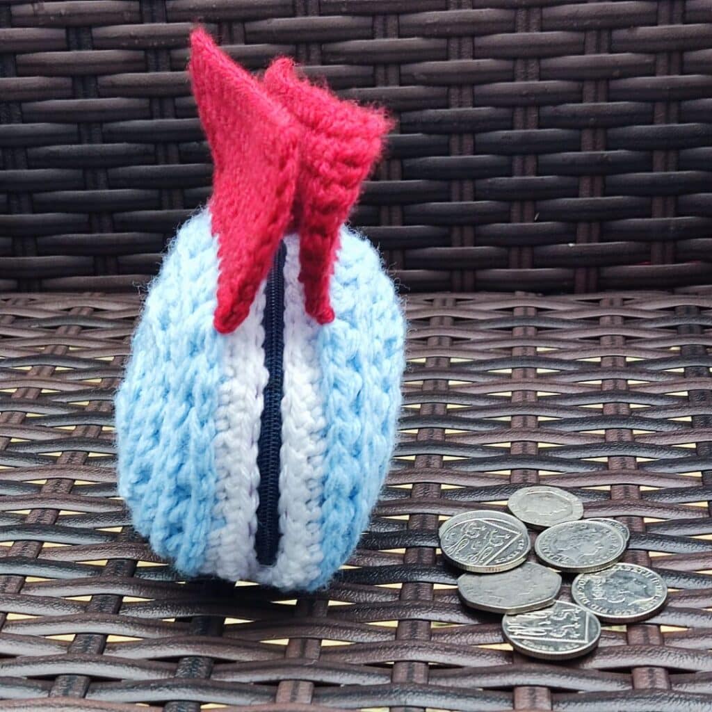 How to Crochet a Coin Purse - YouTube