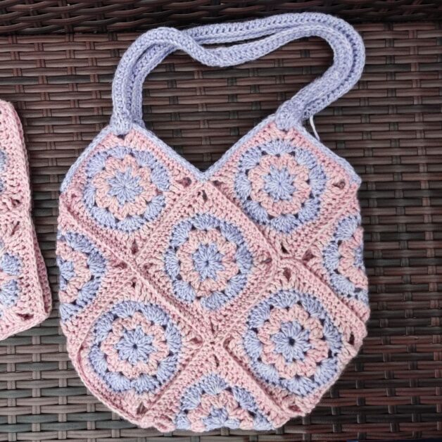 Easy Granny square crochet bag pattern - Fosbas Designs