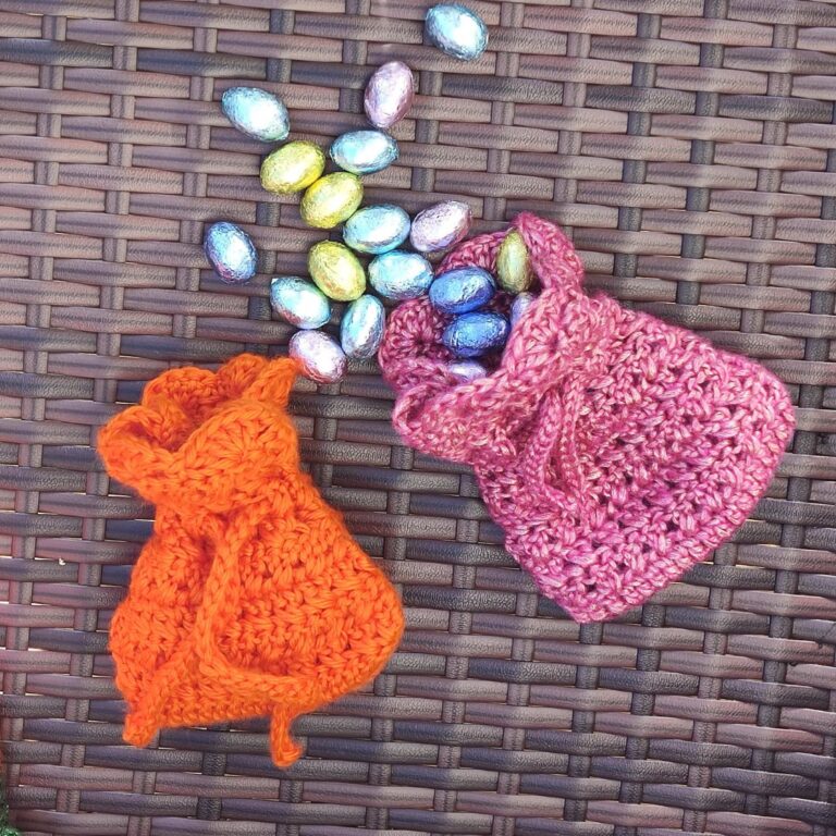 Easy and fun project: crochet mini purse bag free pattern