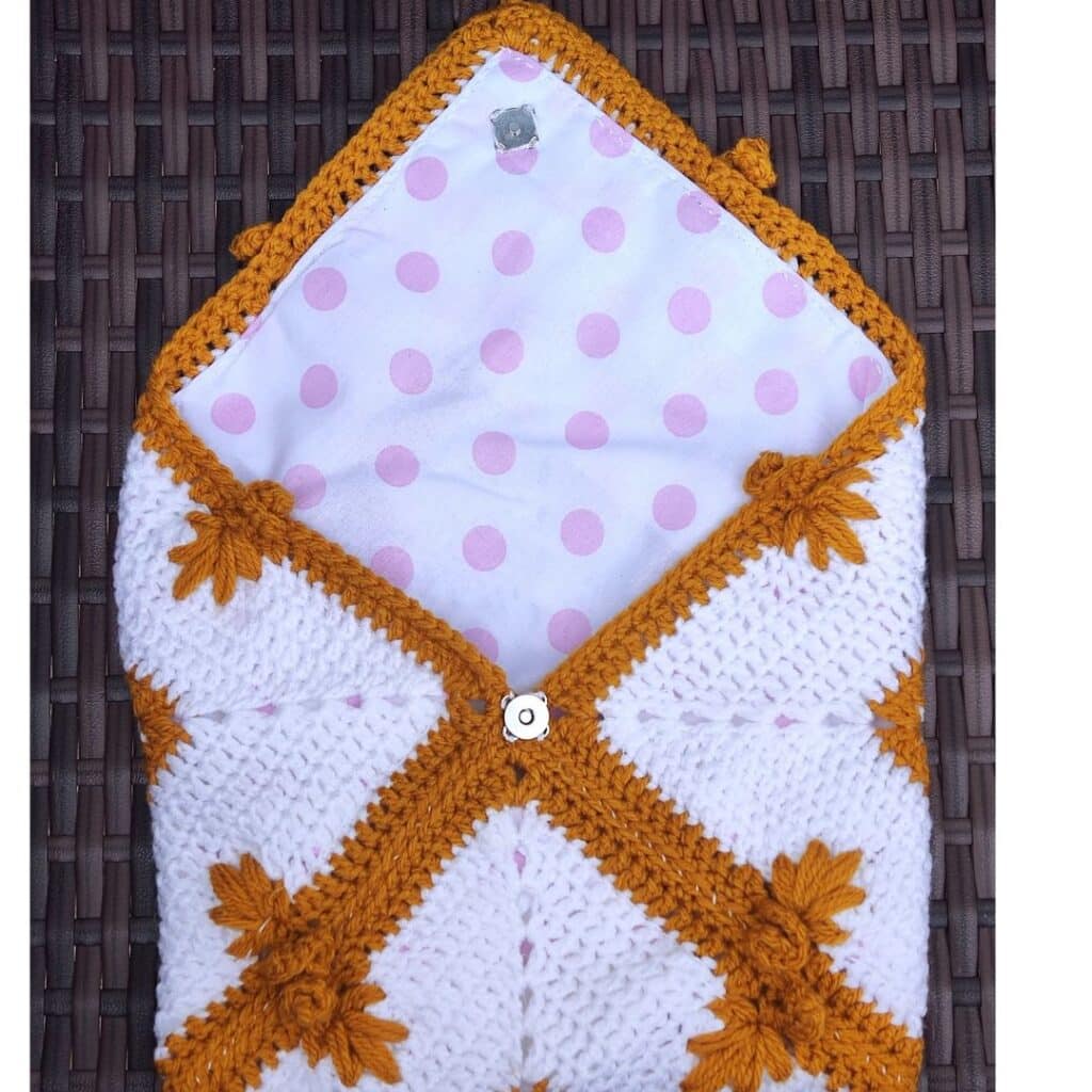 How to crochet envelope bag Pattern and also How to line a crochet bag tutorial