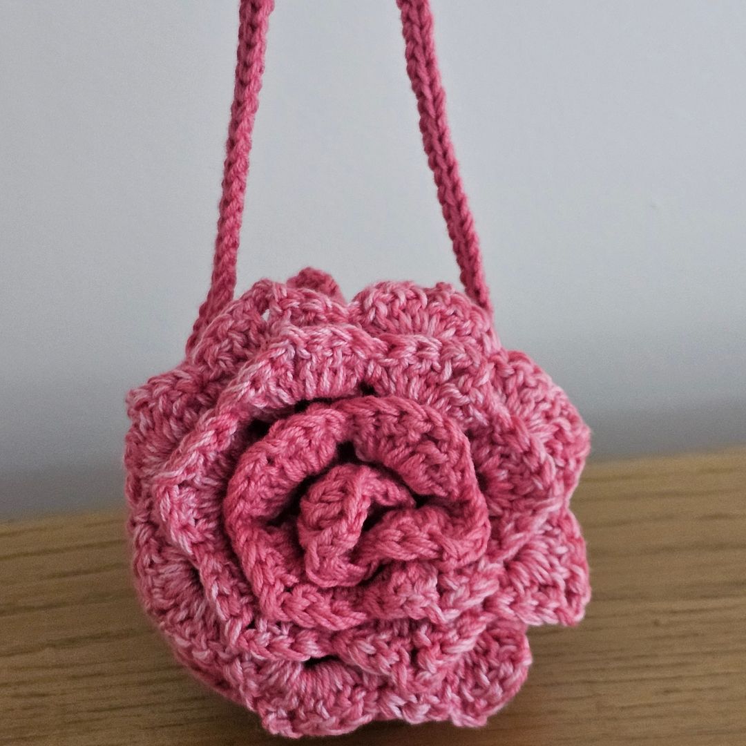 Easy crochet mini purse pattern Free