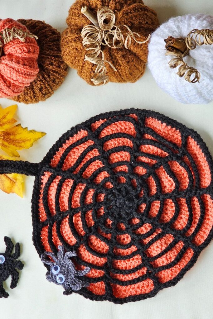 Easy Spider web round crochet trivet free pattern for Halloween