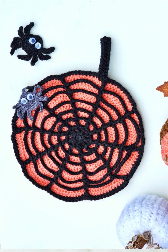 Easy Spider web round crochet trivet free pattern for Halloween