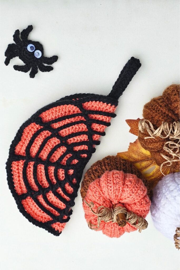 Easy Spider web round crochet trivet free pattern for Halloween