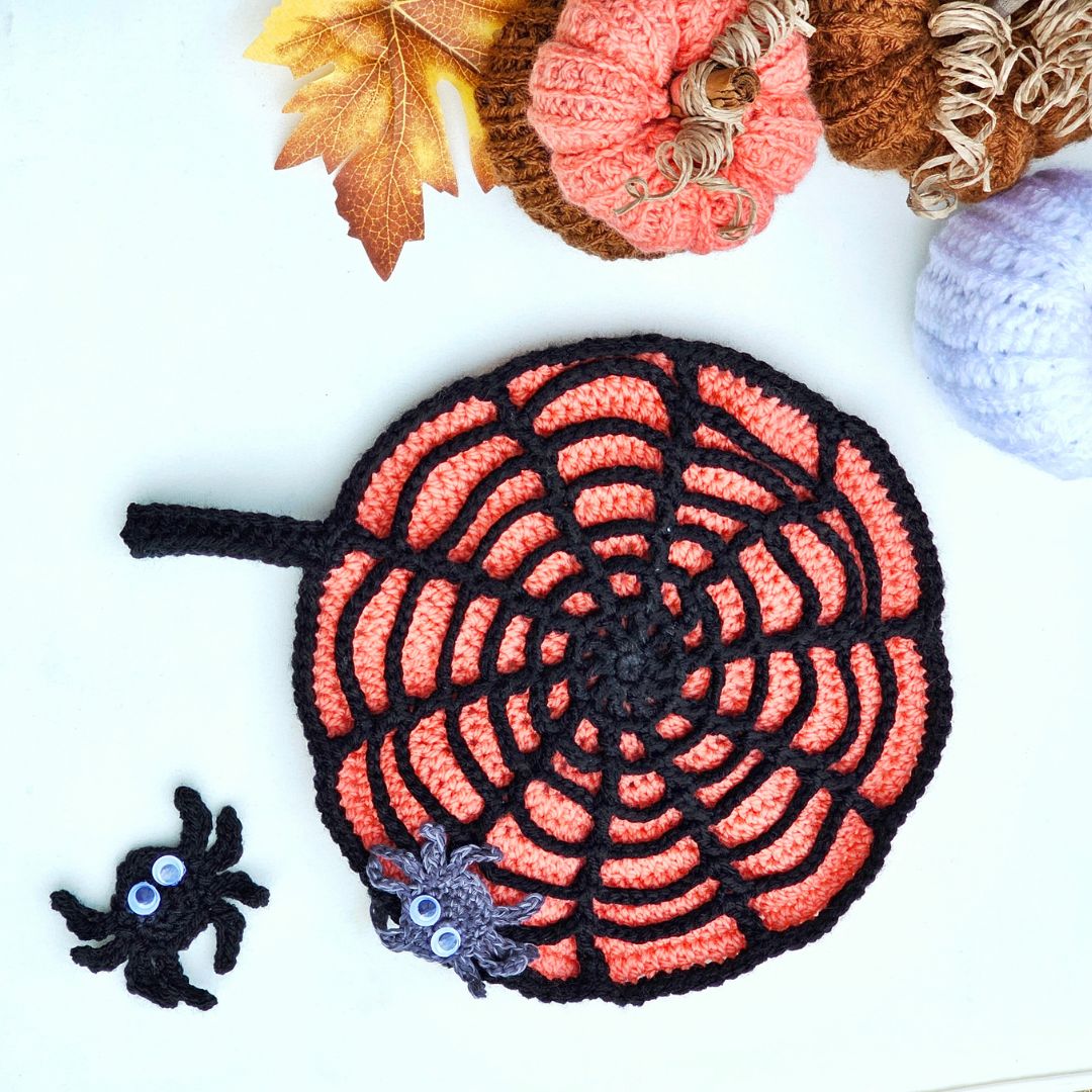 Easy Spider web round crochet trivet free pattern for Halloween