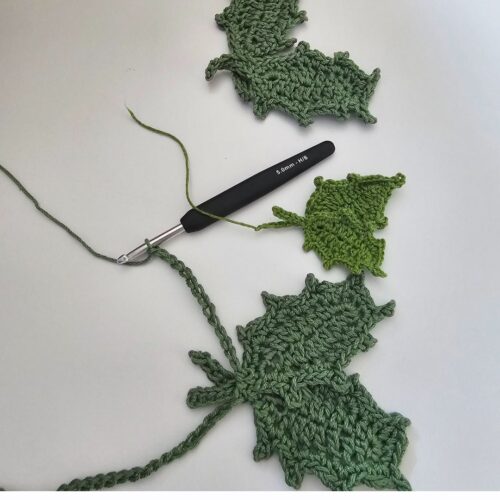 Easy crochet holly leaf free pattern - Fosbas Designs