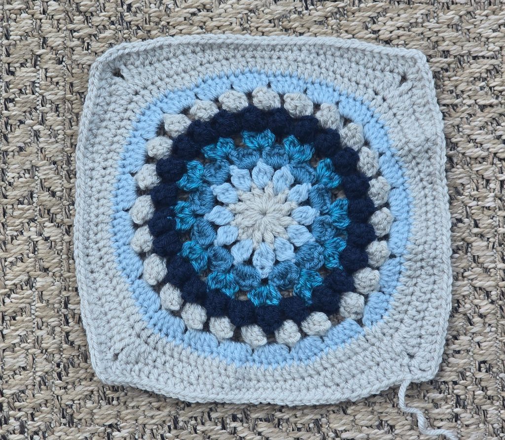 Frosted window blanket made in different motifs